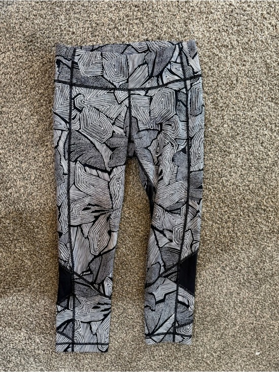 lululemon athletica Pants - lululemon athletica Black & White Abstract Print Leggings